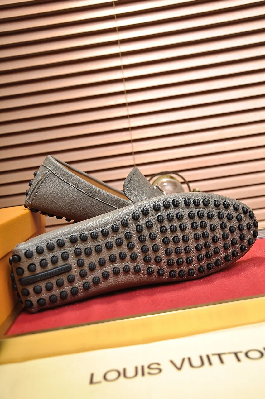 Men's men's shoes 💰420💶 [LV Doudou shoes] (water-dyed cowhide lining) new model is on the market, available on the official website. The new Doudou shoes are processed into single-color materials, and the uppers are made of imported horsehide leather. The body of the shoe is fully hemmed with mark thread, and is lined with imported original cowhide leather. The elegant shoe shape is super suitable for all-matching, and the size is 38-44.